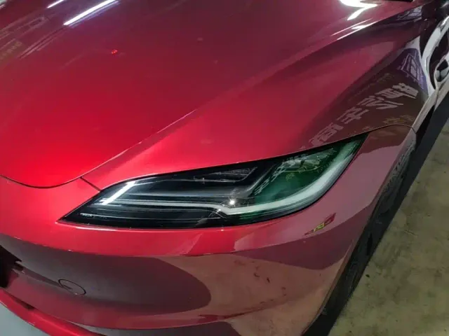Tesla Model 3 — Фото автомобиля 23