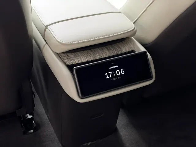 NIO NIO ET7 2022 100kWh Launch Edition — Фото автомобиля 11