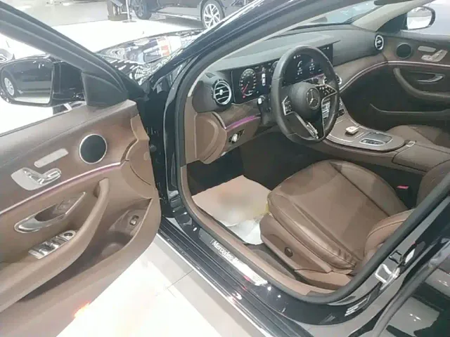 Mercedes-Benz E-Class — Фото автомобиля 15
