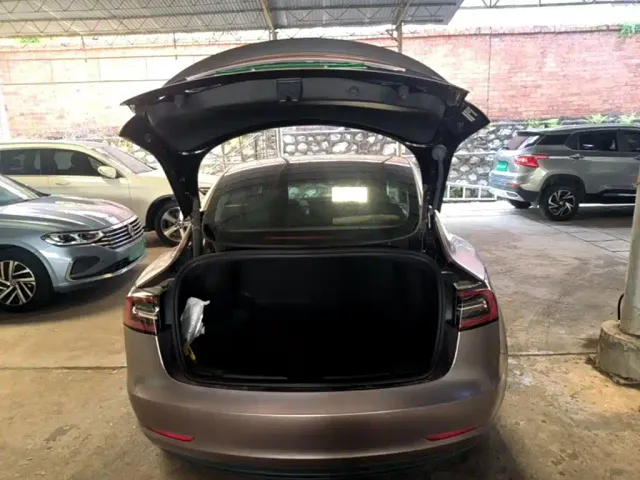 Tesla Model 3 — Фото автомобиля 11