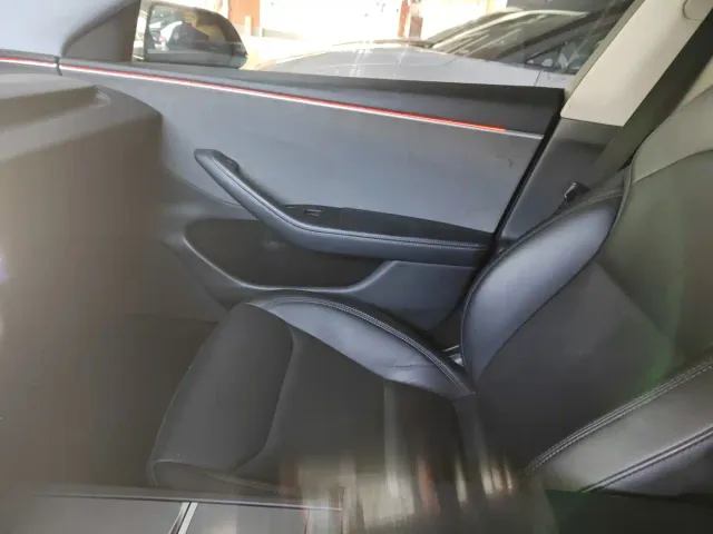 Tesla Model 3 — Фото автомобиля 7