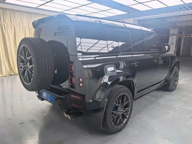Land Rover Defender — Фото автомобиля 8