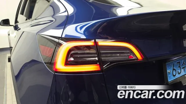 Tesla Model Y — Фото автомобиля 8