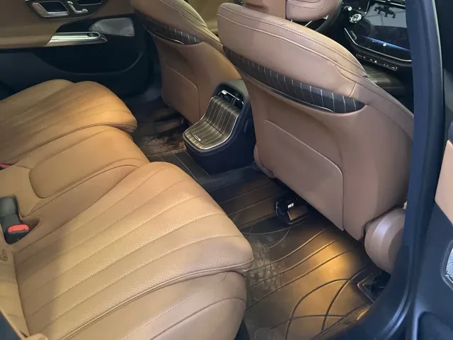Mercedes-Benz E-Class — Фото автомобиля 12