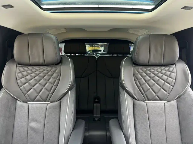 Hongqi E-HS9 — Фото автомобиля 30