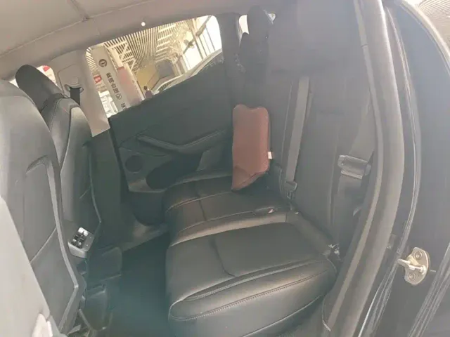 Tesla Model Y — Фото автомобиля 16