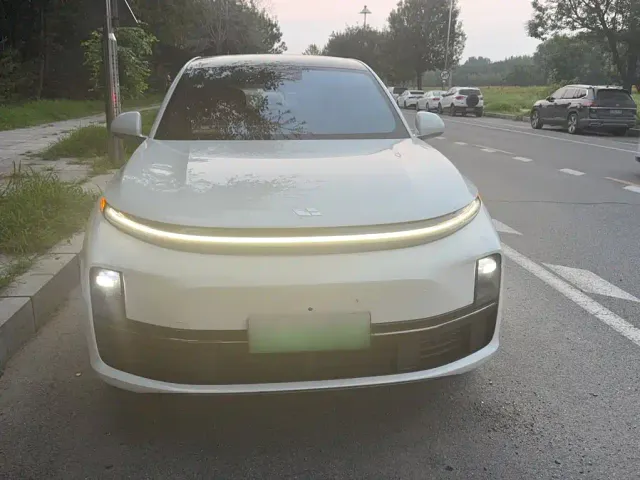 Li Auto L7 — Фото автомобиля 6
