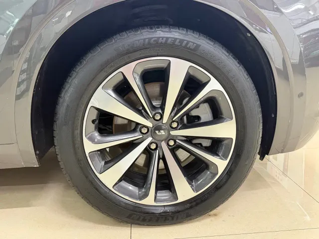 Li Auto ONE — Фото автомобиля 22
