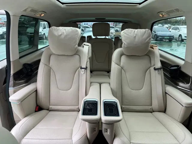 Mercedes-Benz V-Class — Фото автомобиля 12