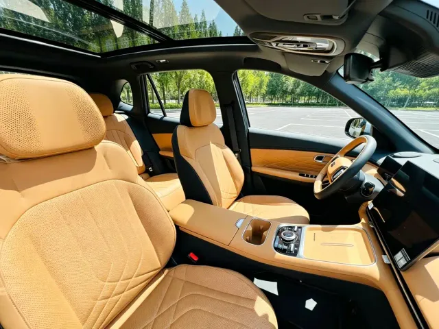 Geely Galaxy Starship 7 EM-i — Фото автомобиля 14