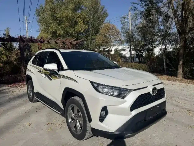 Toyota RAV4 — Фото автомобиля 2