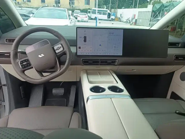 Li Auto MEGA — Фото автомобиля 9