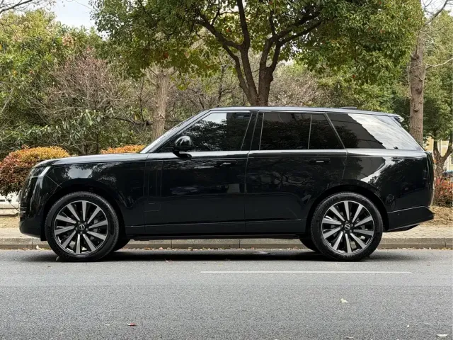 Land Rover Range Rover 2023 3.0 L6 360PS Golden Age Edition — Фото автомобиля 7