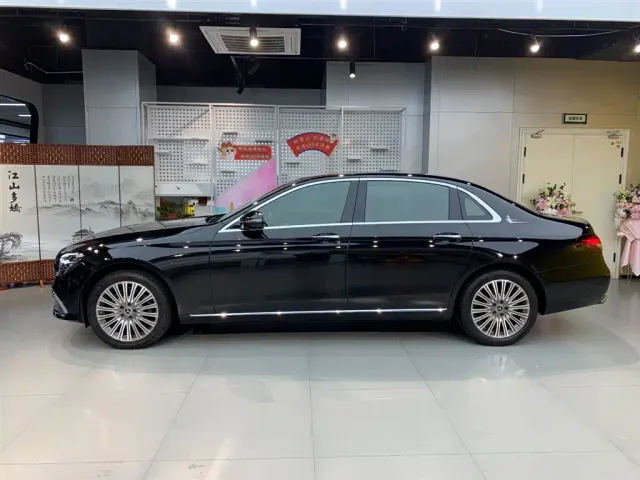 Mercedes-Benz E-Class — Фото автомобиля 7