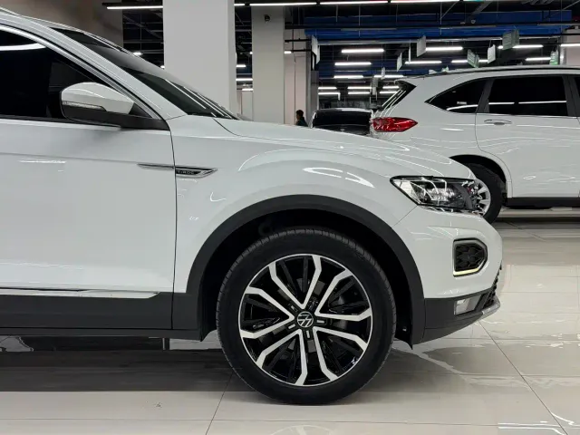 Volkswagen T-Roc — Фото автомобиля 4