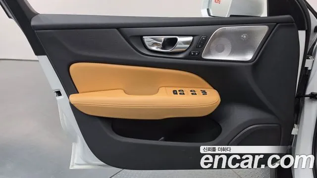 Volvo V60 Cross Country 2nd Gen — Фото автомобиля 13