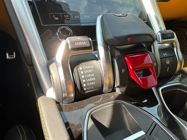 Lamborghini Urus — Фото автомобиля 13