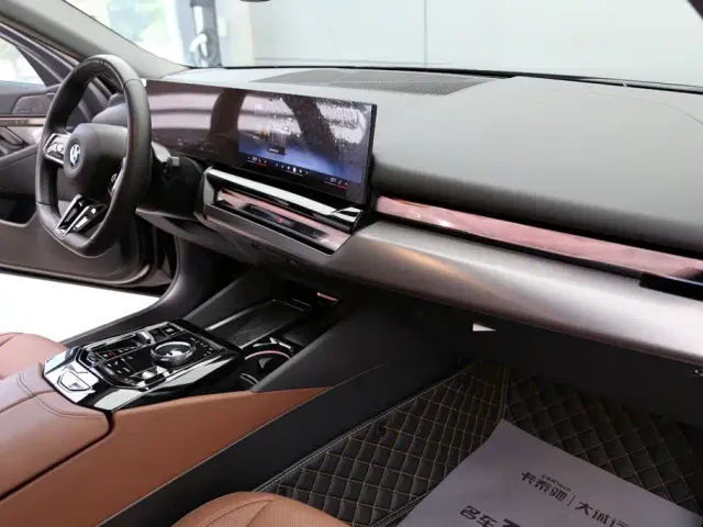 BMW 5 Series — Фото автомобиля 22