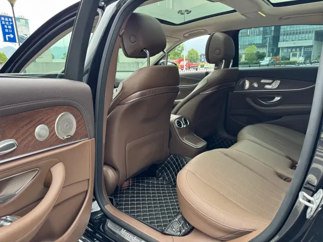 Mercedes-Benz E-Class — Фото автомобиля 8