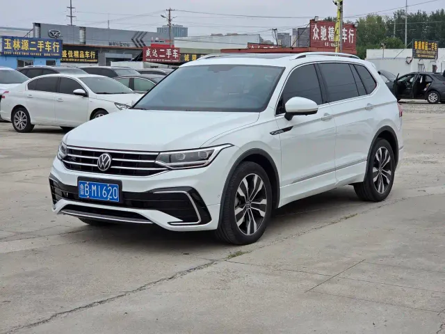 Фотография автомобиля — Volkswagen Tiguan L