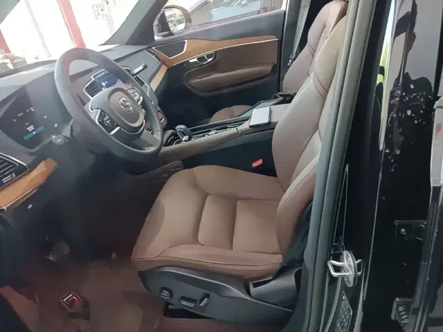 Volvo XC90 — Фото автомобиля 14