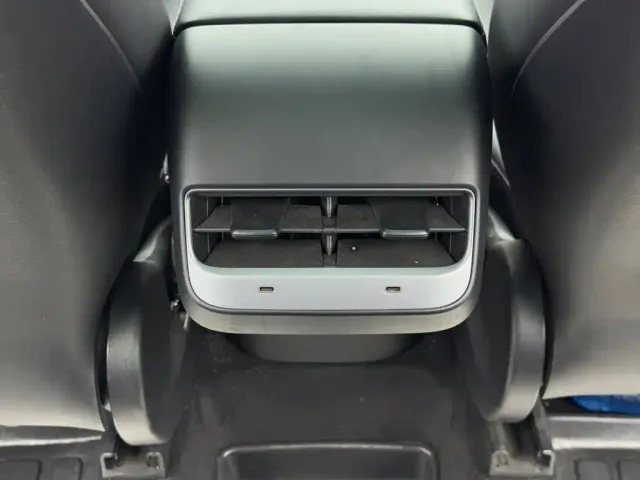 Tesla Model Y — Фото автомобиля 13