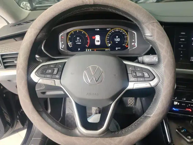 Volkswagen Passat — Фото автомобиля 15