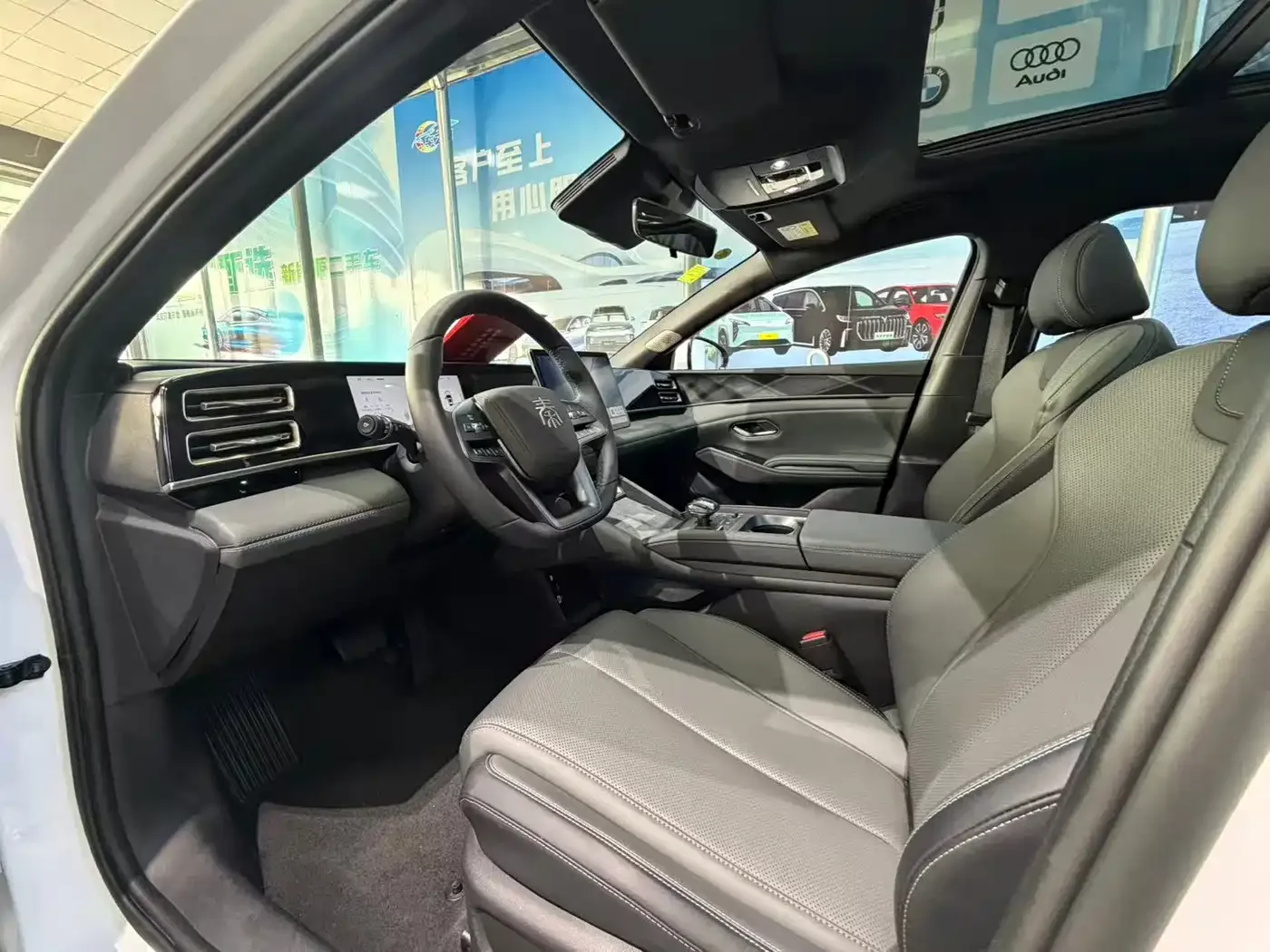 BYD Qin L 2025 DM-i Smart Drive Edition 120KM Surpassing — Фото автомобиля 4