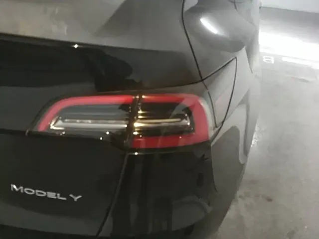 Tesla Model Y — Фото автомобиля 7