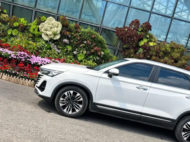 Besturn Bestune T77 2023 1.5T Automatic Luxury — Фото автомобиля 4