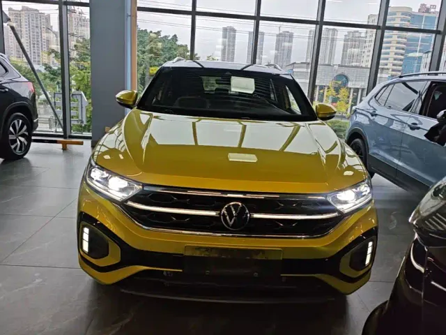 Volkswagen T-Roc — Фото автомобиля 2