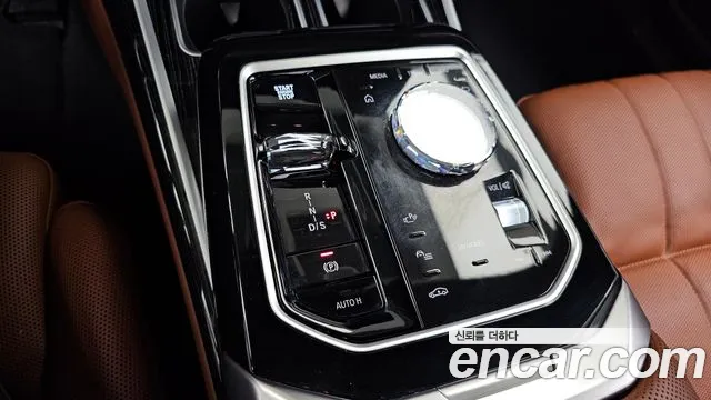 BMW 7-Series 7 серия (G70) 740i xDrive M Sport — Фото автомобиля 9