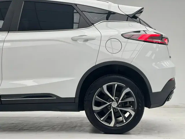 Geely Emgrand S — Фото автомобиля 15