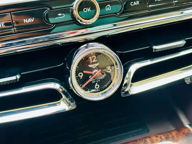 Bentley Flying Spur — Фото автомобиля 10