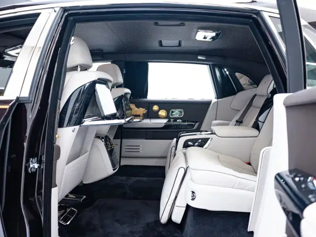 Rolls-Royce Phantom — Фото автомобиля 11