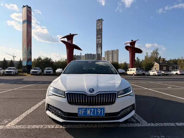 Skoda Superb — Фото автомобиля 2