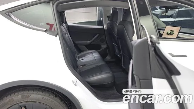 Tesla Model Y — Фото автомобиля 18