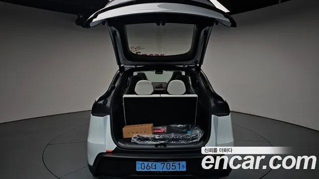 Tesla Model Y — Фото автомобиля 19