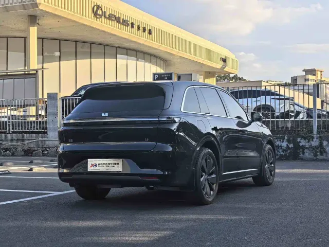 Li Auto L6 — Фото автомобиля 7