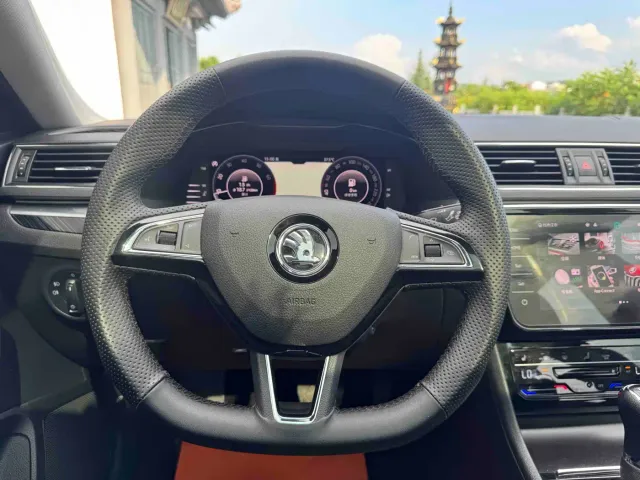 Skoda Superb — Фото автомобиля 15
