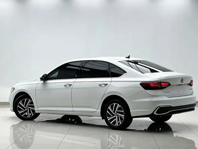 Volkswagen Lavida — Фото автомобиля 6