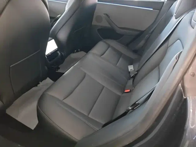 Tesla Model 3 — Фото автомобиля 16