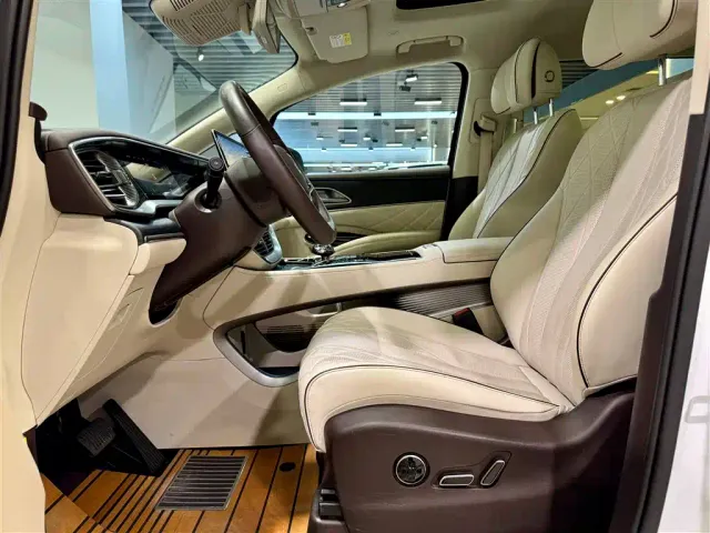Denza D9 — Фото автомобиля 15