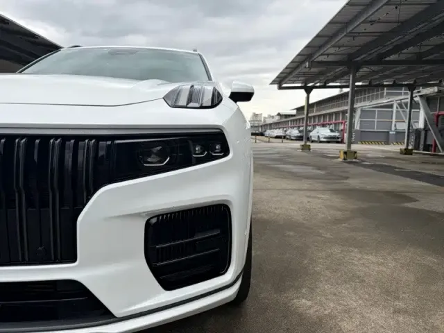 Lynk & Co 09 — Фото автомобиля 9