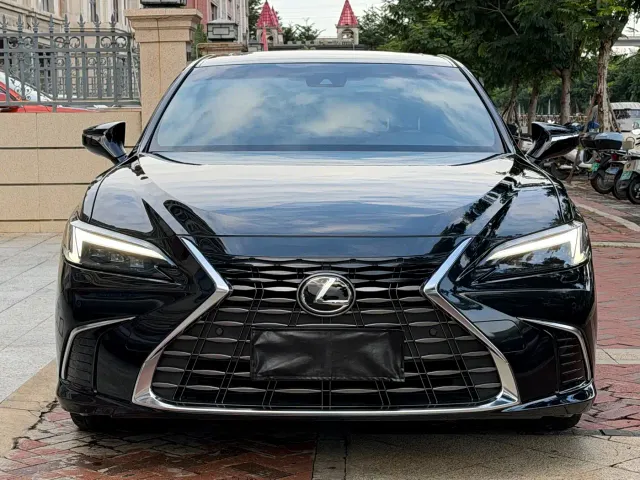 Lexus ES — Фото автомобиля 2