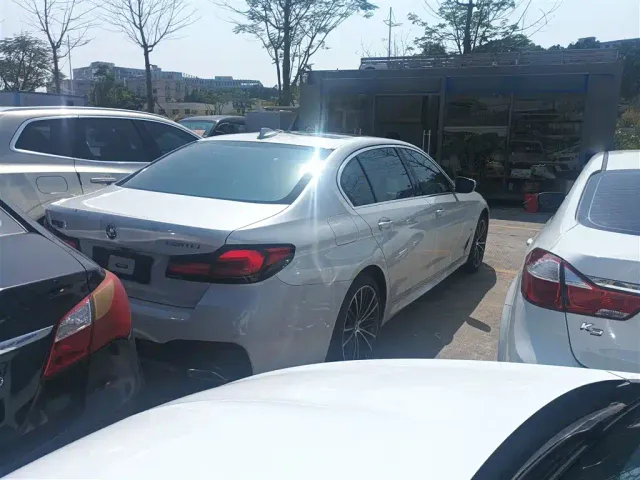 BMW 5 Series — Фото автомобиля 4