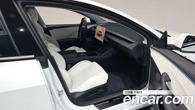 Tesla Model 3 — Фото автомобиля 11