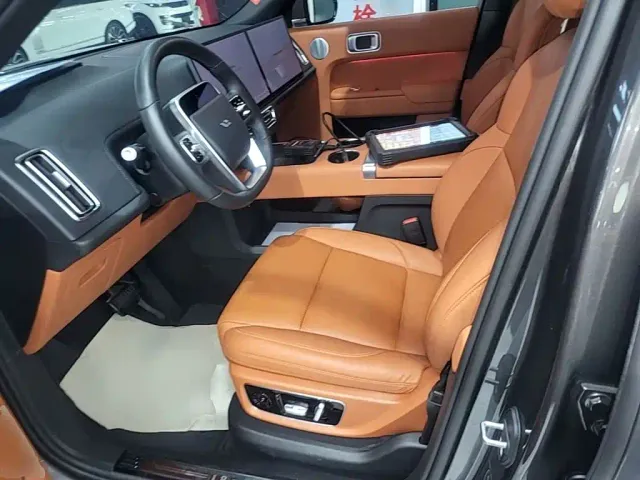 Li Auto L8 — Фото автомобиля 15