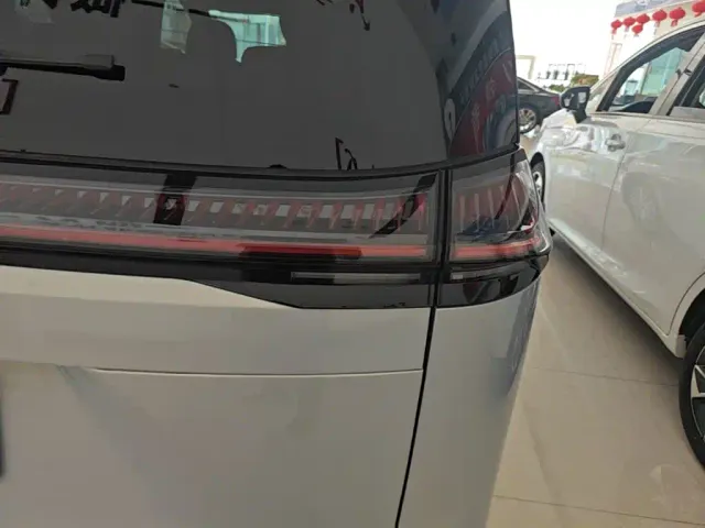 GAC Trumpchi E8 — Фото автомобиля 7