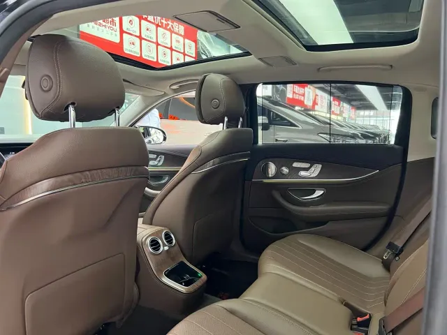 Mercedes-Benz E-Class — Фото автомобиля 11
